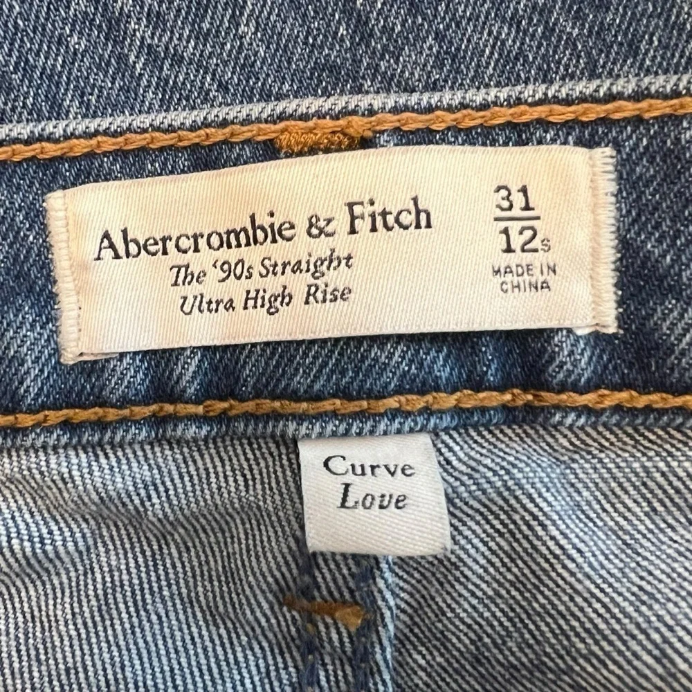 Abercrombie - Curve Love The Ultra High Rise 90s Straight Jean Sz 31/12S